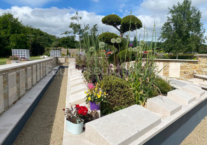 Cimetière en pierre Moleanos